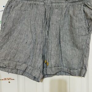 Ellen Tracy Black and White Striped Shorts